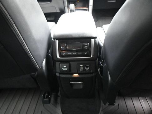 Used 2024 Subaru Ascent Touring AWD/4WD image 17