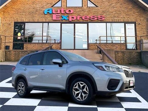 Used 2019 Subaru Forester Premium image 1