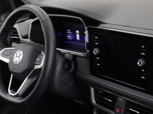 Used 2025 Volkswagen Taos SE image 19