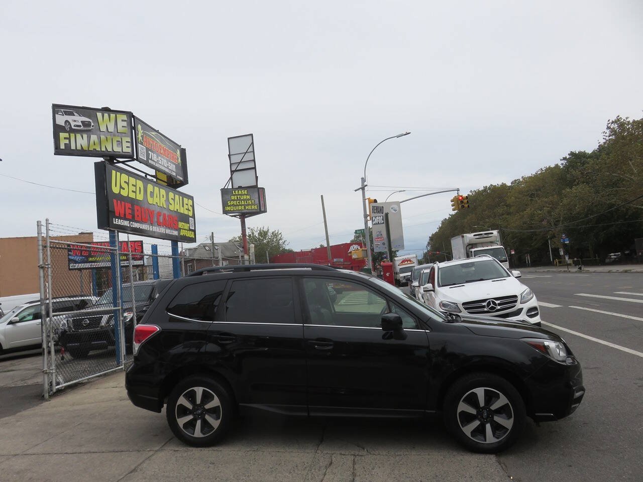Used 2017 Subaru Forester 2.5i Limited AWD/4WD image 9