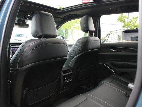 Used 2026 Jeep Grand Cherokee Limited w/ Limited Altitude Package AWD/4WD image 32