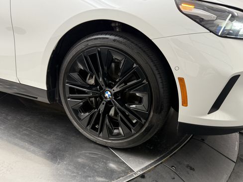 Used 2025 BMW 540i xDrive AWD/4WD image 10