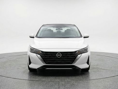 Used 2025 Nissan Sentra SV image 2