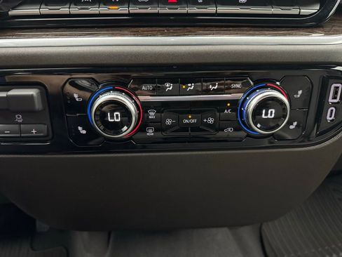 Used 2025 GMC Sierra 1500 SLE image 27