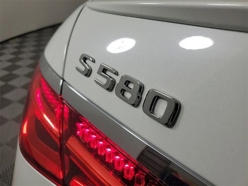 Used 2025 Mercedes-Benz S 580 4MATIC Sedan image 9