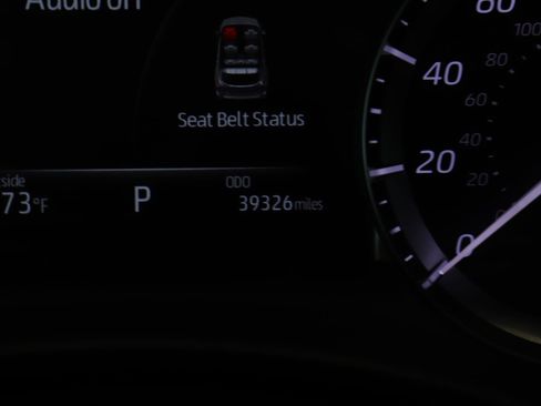 Used 2023 Toyota Highlander XLE FWD image 28