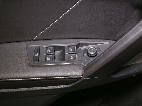 Certified 2024 Volkswagen Tiguan SE w/ Panoramic Sunroof Package AWD/4WD image 44