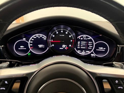 Used 2019 Porsche Panamera RWD image 18