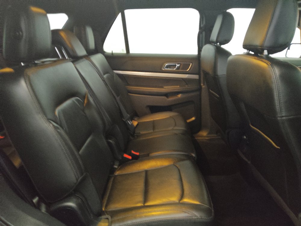 Used 2018 Ford Explorer XLT w/ Equipment Group 202A AWD/4WD image 19