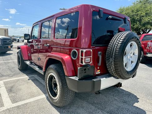 Used 2012 Jeep Wrangler Unlimited Sahara w/ Dual Top Group AWD/4WD image 5