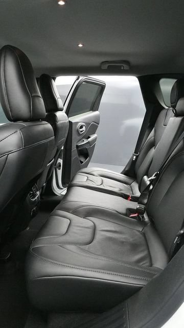 Used 2023 Jeep Cherokee Altitude Lux AWD/4WD image 8