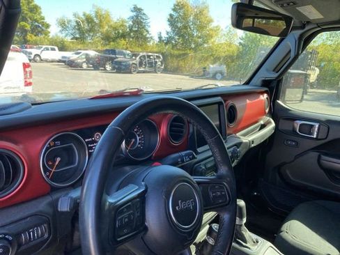 Used 2021 Jeep Gladiator Willys image 11