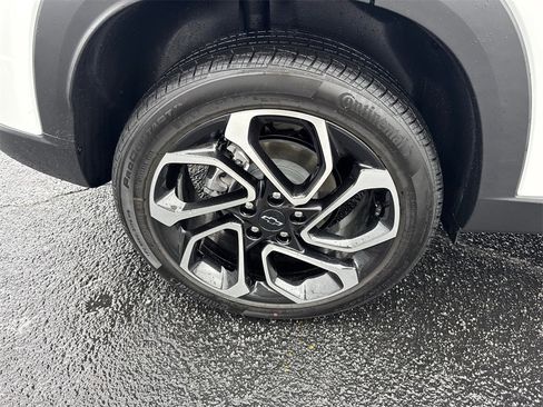 Used 2025 Chevrolet Trax RS w/ Driver Confidence Package image 18