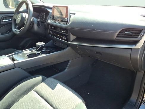 Used 2024 Nissan Rogue SV FWD image 22