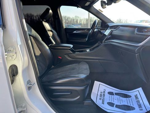 Used 2021 Jeep Grand Cherokee L Laredo image 30