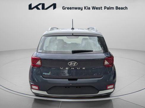 Used 2023 Hyundai Venue Limited image 7