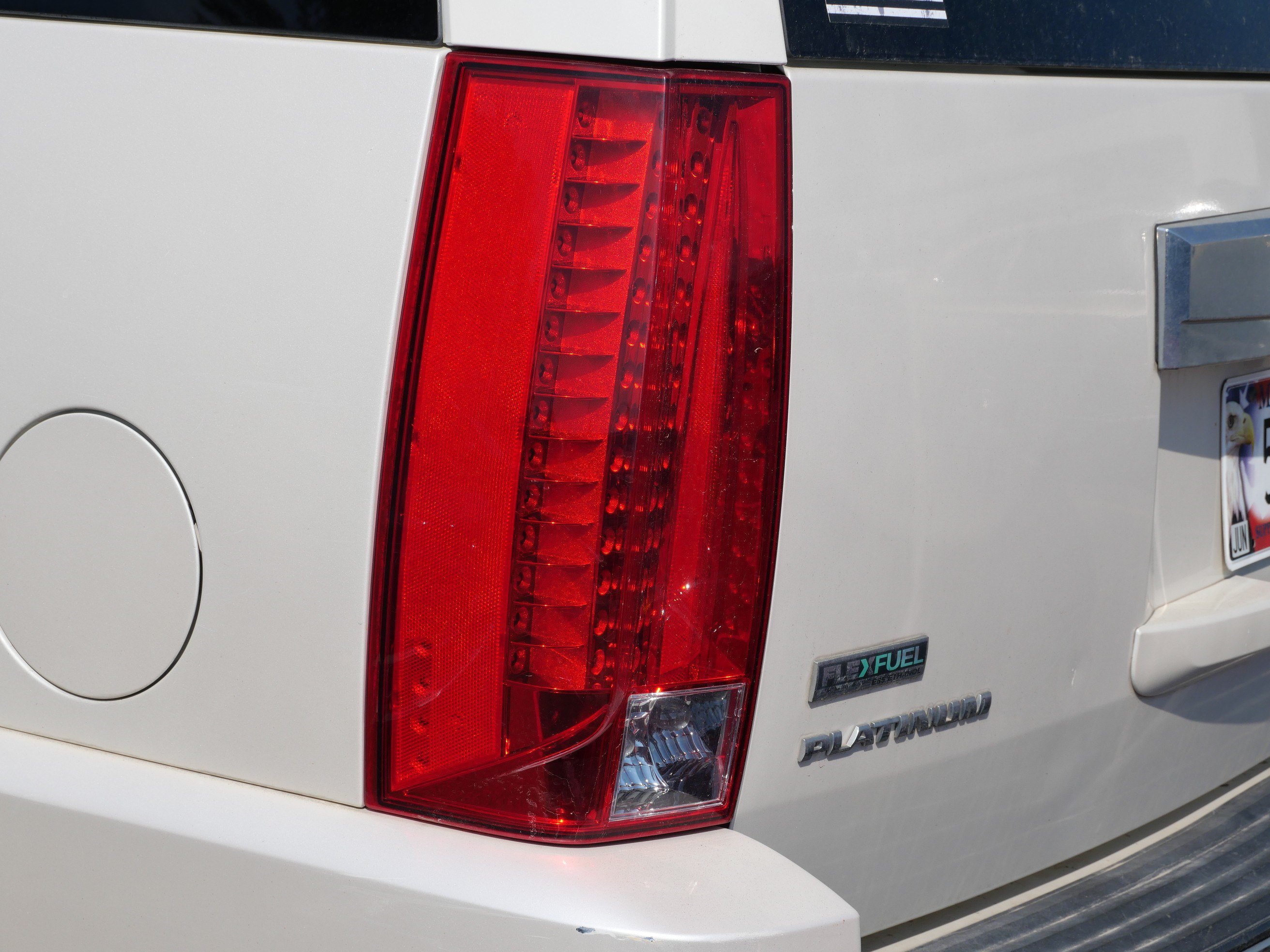 Used 2011 Cadillac Escalade ESV Platinum AWD/4WD image 6