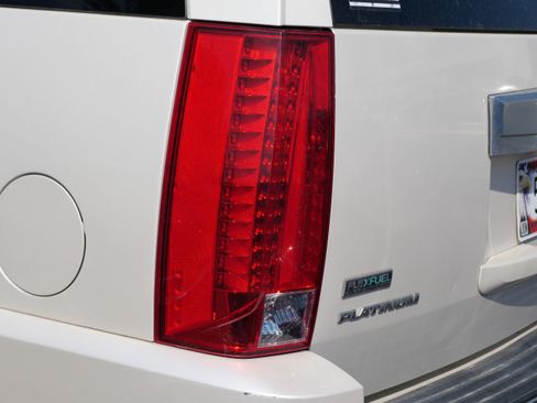 Used 2011 Cadillac Escalade ESV Platinum AWD/4WD image 6