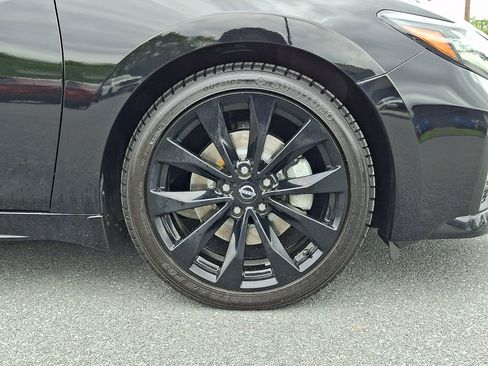 Used 2023 Nissan Maxima SR w/ Sport Mat Group FWD image 12