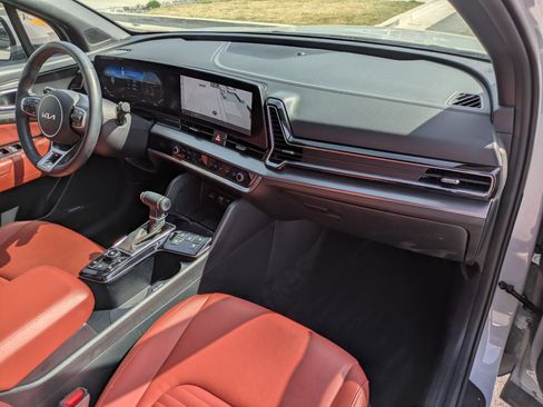 Used 2025 Kia Sportage SX image 36