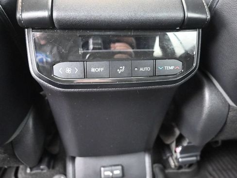 Used 2023 Toyota Highlander XLE AWD/4WD image 15