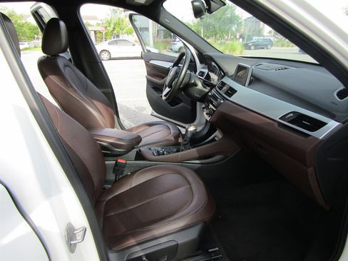 Used 2017 BMW X1 xDrive28i AWD/4WD image 9