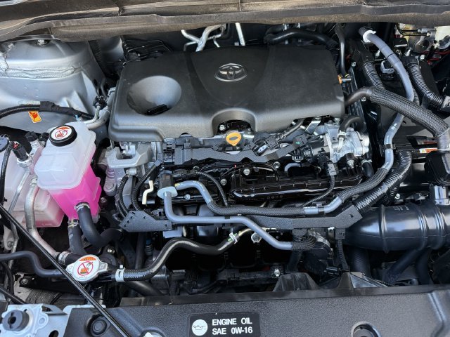 Certified 2025 Toyota Sienna XLE FWD image 37