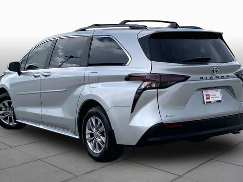 Used 2025 Toyota Sienna XLE w/ XLE Plus Package FWD image 12