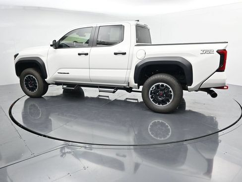 Used 2024 Toyota Tacoma TRD Off-Road AWD/4WD image 5