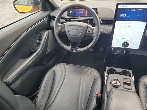 Used 2022 Ford Mustang Mach-E Premium image 8