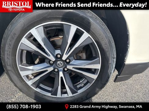 Used 2018 Nissan Pathfinder Platinum AWD/4WD image 14