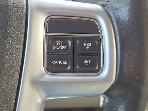 Used 2011 Chrysler Town & Country Touring-L image 30