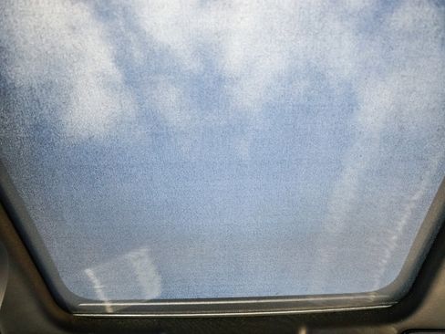 Used 2026 Land Rover Range Rover Velar Dynamic SE image 16