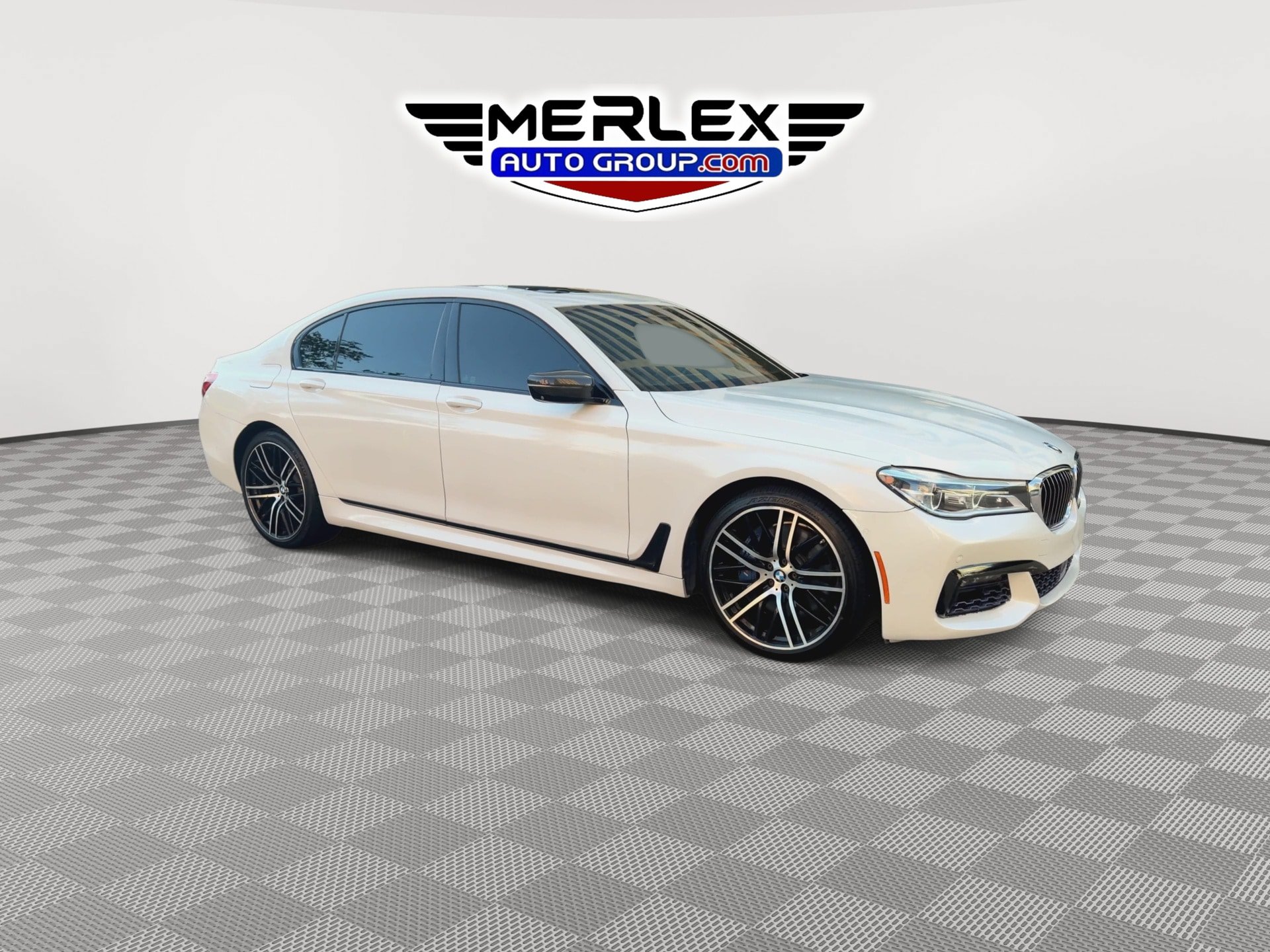 Used 2018 BMW 750i w/ Executive Package RWD image 2