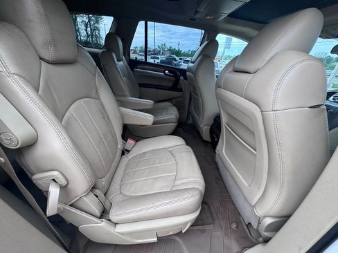 Used 2010 Buick Enclave CXL image 30