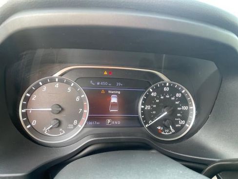 Used 2022 Nissan Titan SV image 11