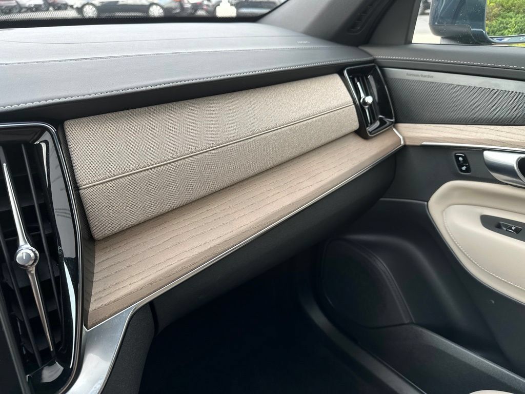 Certified 2026 Volvo XC90 B6 Plus AWD/4WD image 35
