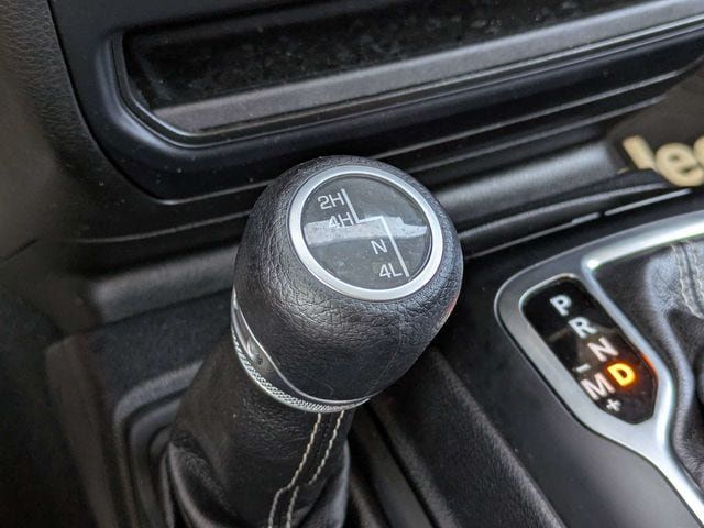 Used 2019 Jeep Wrangler Unlimited Sahara AWD/4WD image 23