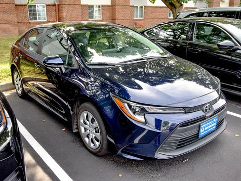 Used 2023 Toyota Corolla LE FWD image 15