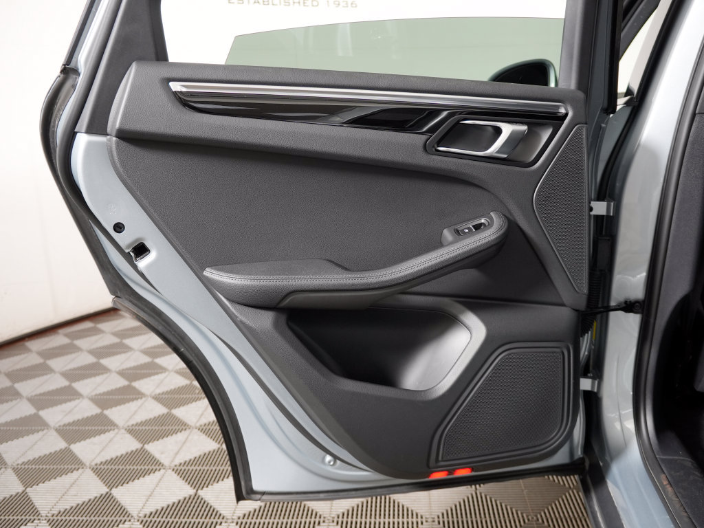 Certified 2023 Porsche Macan Turbo AWD/4WD image 37