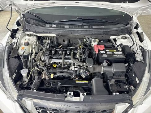 Used 2018 Nissan Kicks S FWD image 31