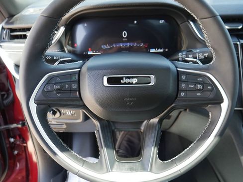 Used 2025 Jeep Grand Cherokee Laredo X w/ Luxury Tech Group I AWD/4WD image 11