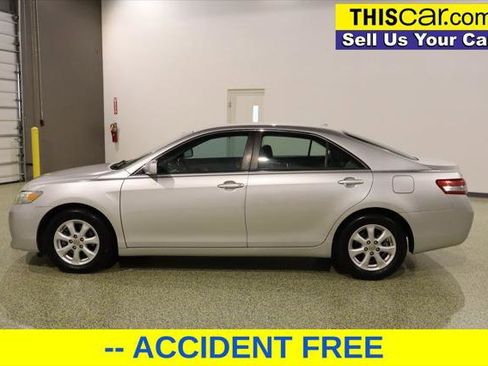 Used 2011 Toyota Camry LE image 4