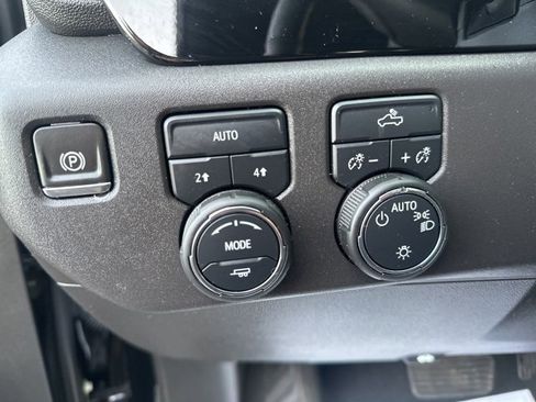 Used 2024 Chevrolet Silverado 1500 LT image 25