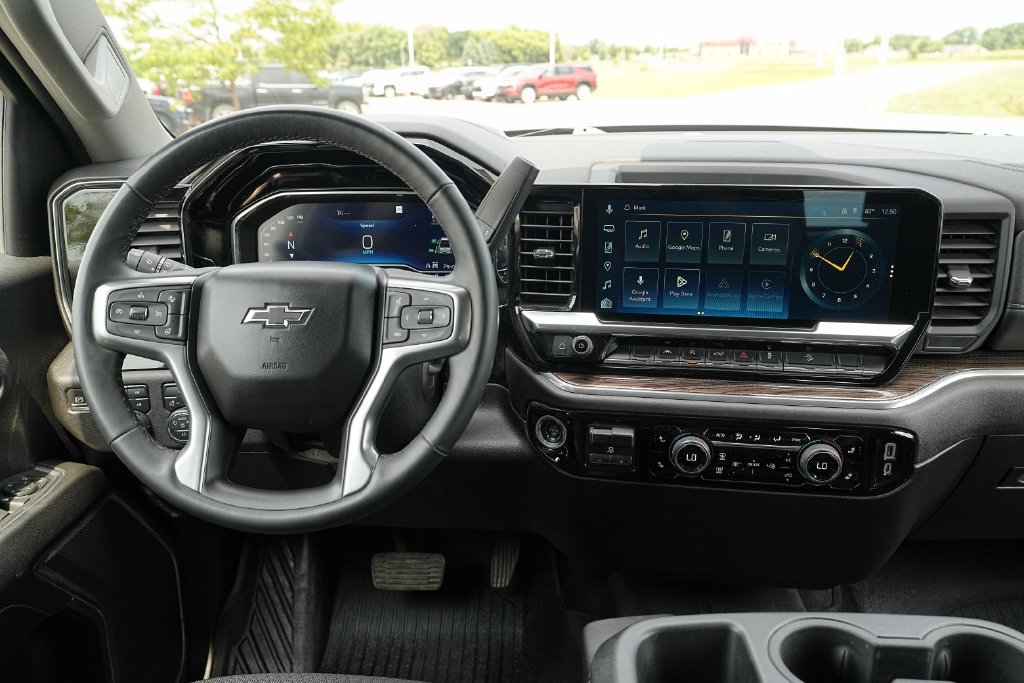Used 2024 Chevrolet Silverado 1500 RST AWD/4WD image 31