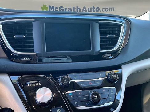 Used 2023 Chrysler Voyager LX FWD image 9