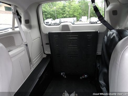 Used 2015 Chrysler Town & Country Touring-L w/ Driver Convenience Group FWD image 15