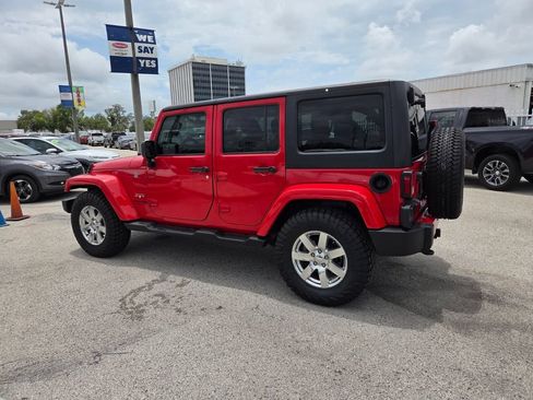 Used 2018 Jeep Wrangler Unlimited Sahara w/ Connectivity Group AWD/4WD image 12