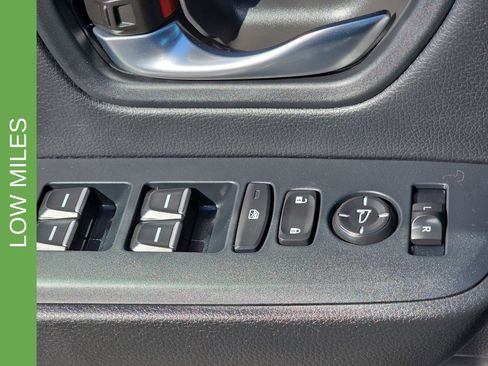 Used 2025 Honda Pilot Sport image 31