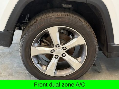 Used 2024 Jeep Grand Cherokee Limited w/ Luxury Tech Group II AWD/4WD image 4